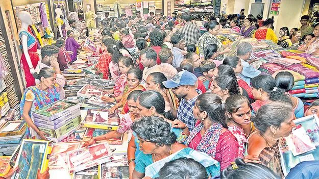 వస్త్ర వ్యాపారులకు పండుగ