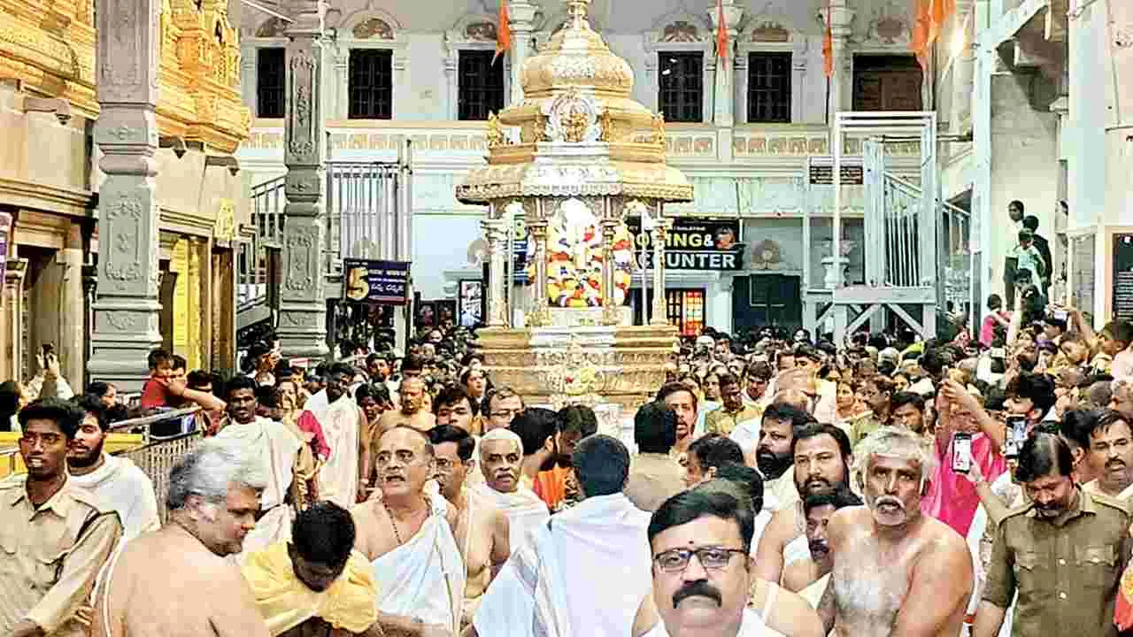 రమణీయం.. ప్రహ్లాదరాయల వెండి రథోత్సవం