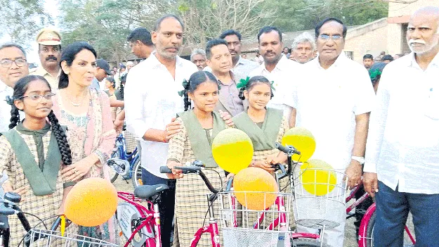 పాఠశాల విద్యపై ప్రభుత్వం ప్రత్యేక దృష్టి