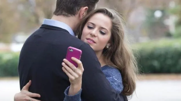 Signs Of Cheating: మోసం చేసే వారి ప్రవర్తనలో కనిపించే మార్పులు ఇవే