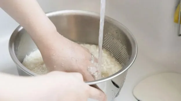 Benefits of Soaking Rice:  బియ్యం వండడానికి ముందు ఎందుకు నానబెట్టాలో తెలుసా? 