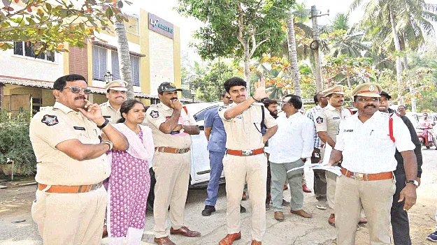 భక్తులకు ఇబ్బందులు లేకుండా ఏర్పాట్లు 