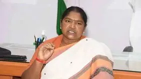 Minister Seethakka: కేసీఆర్ హయాంలో వేములవాడ రాజన్న ఆలయాన్ని పట్టించుకోలేదు: మంత్రి సీతక్క