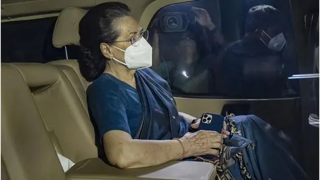 ఆస్పత్రి నుంచి సోనియా గాంధీ డిశ్చార్జ్