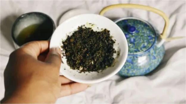 Reuse Tea Leaves: వాడేసిన టీ పొడిని బయట పడేయకుండా.. ఇలా చేసి చూడండి.. 