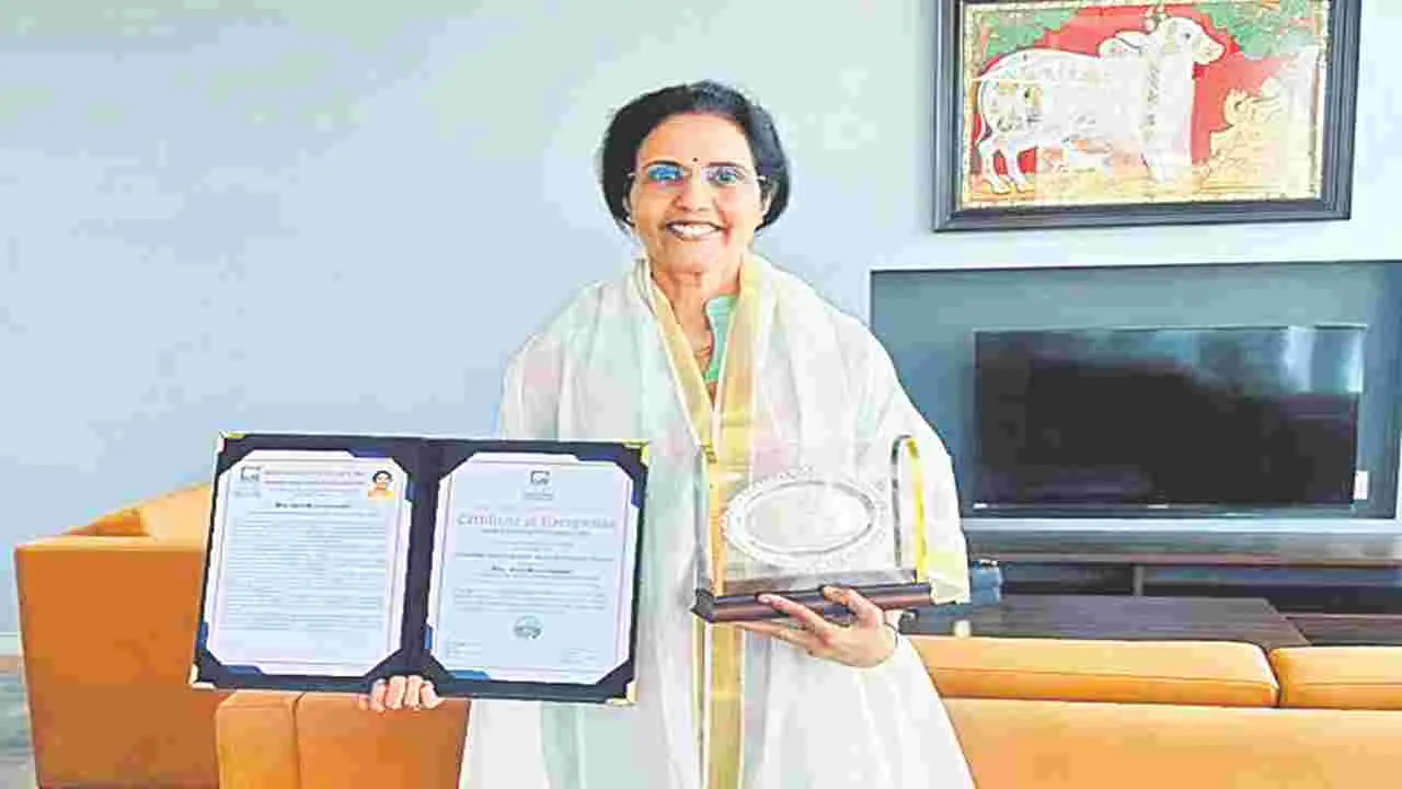 Heritage Foods: భువనేశ్వరికి ఔట్‌ స్టాండింగ్‌ డెయిరీ ప్రొఫెషనల్‌ అవార్డు