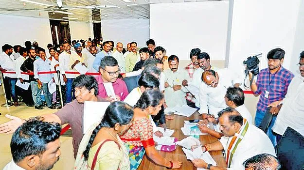 Revenue Staff Complaints: టీడీపీని తాకిన ‘భూ’ కంపం