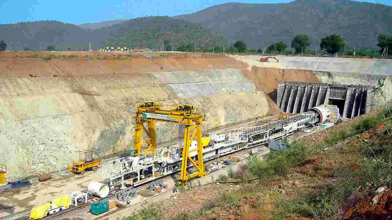 Irrigation projects: ప్రాజెక్టులకు రూ.10,500 కోట్లు కేటాయించండి