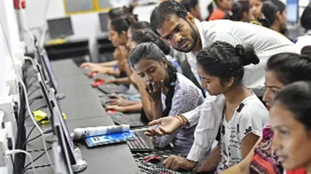 Free Skill Courses: గ్రామీణ యువత.. ఉపాధి బాట!