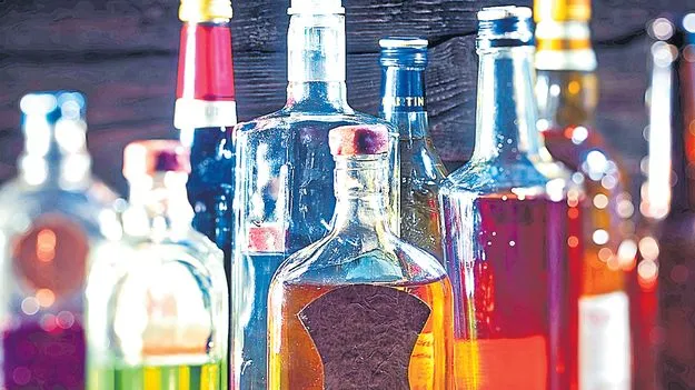 Andhra Pradesh Excise Policy: మద్యం ‘సీసా’కు రూ.10 పెంపు.. 