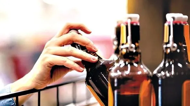 Excise Department: షాపులు, బార్లలో ఒకేలా మద్యం ధరలు