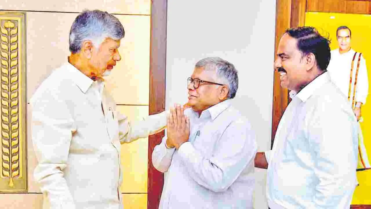 Secretariat Employee Story: చిరుద్యోగి కళ్లలో ‘చంద్ర’ కాంతులు