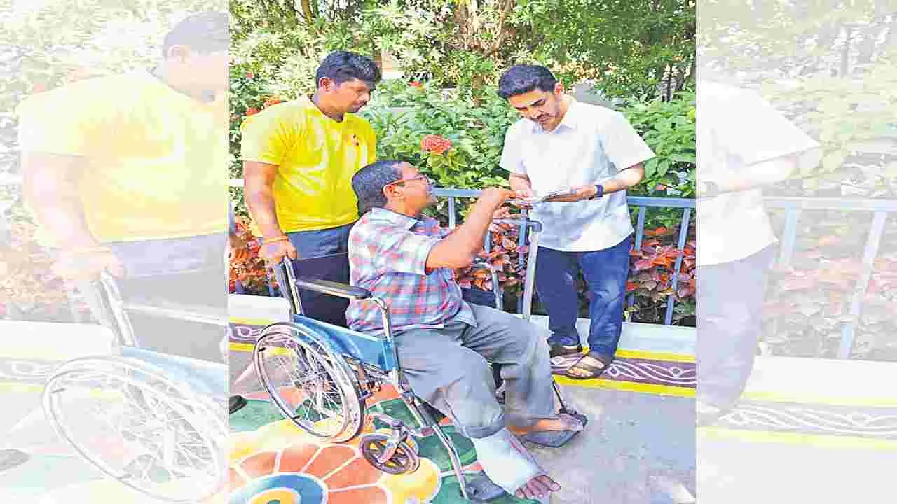 Naravari Palle: నారావారిపల్లెకు పండుగ కళ.. అర్జీలు స్వీకరించిన మంత్రి లోకేశ్‌