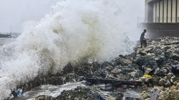 Severe Cyclonic Storm: బలహీనపడనున్న తీవ్ర వాయుగుండం