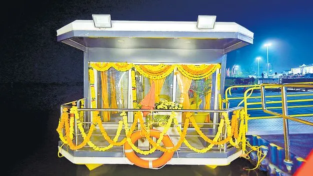 Krishna River Tourism: కృష్ణానదిలో ఫ్లోటెడ్‌ హౌస్‌ బోట్స్‌ 