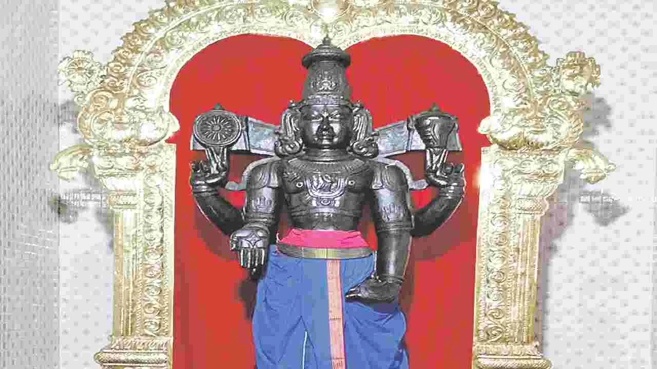 Theft: కాశీబుగ్గ వేంకటేశ్వరాలయంలో చోరీ