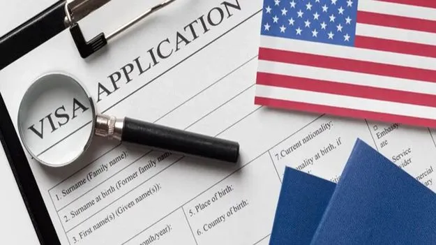 US Visa Premium Processing: మరో షాకిచ్చిన అమెరికా! మార్చ్ 1 నుంచీ.. 