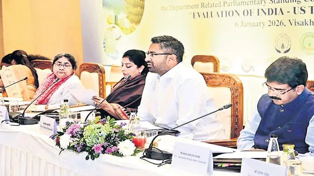 మత్స్య పరిశ్రమకు సహకరించాలి