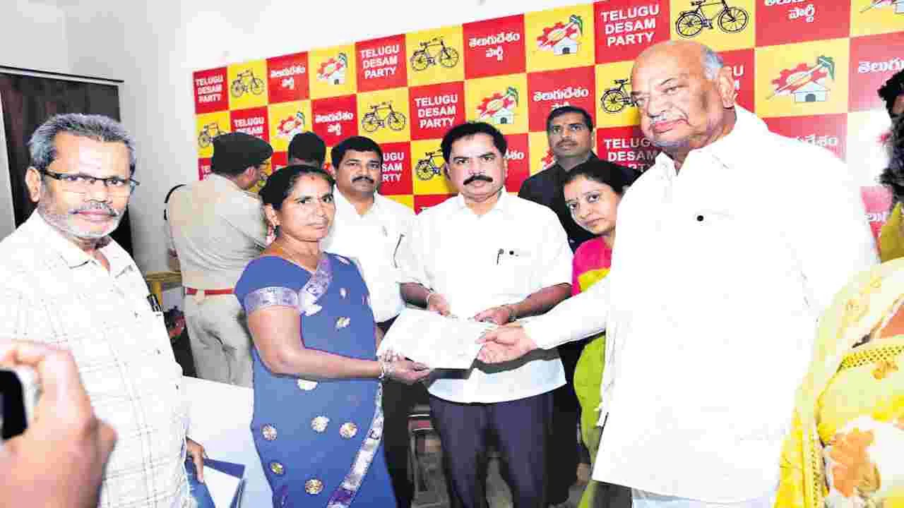 అన్ని గ్రామాలకూ రోడ్లు: ఎమ్మెల్యే