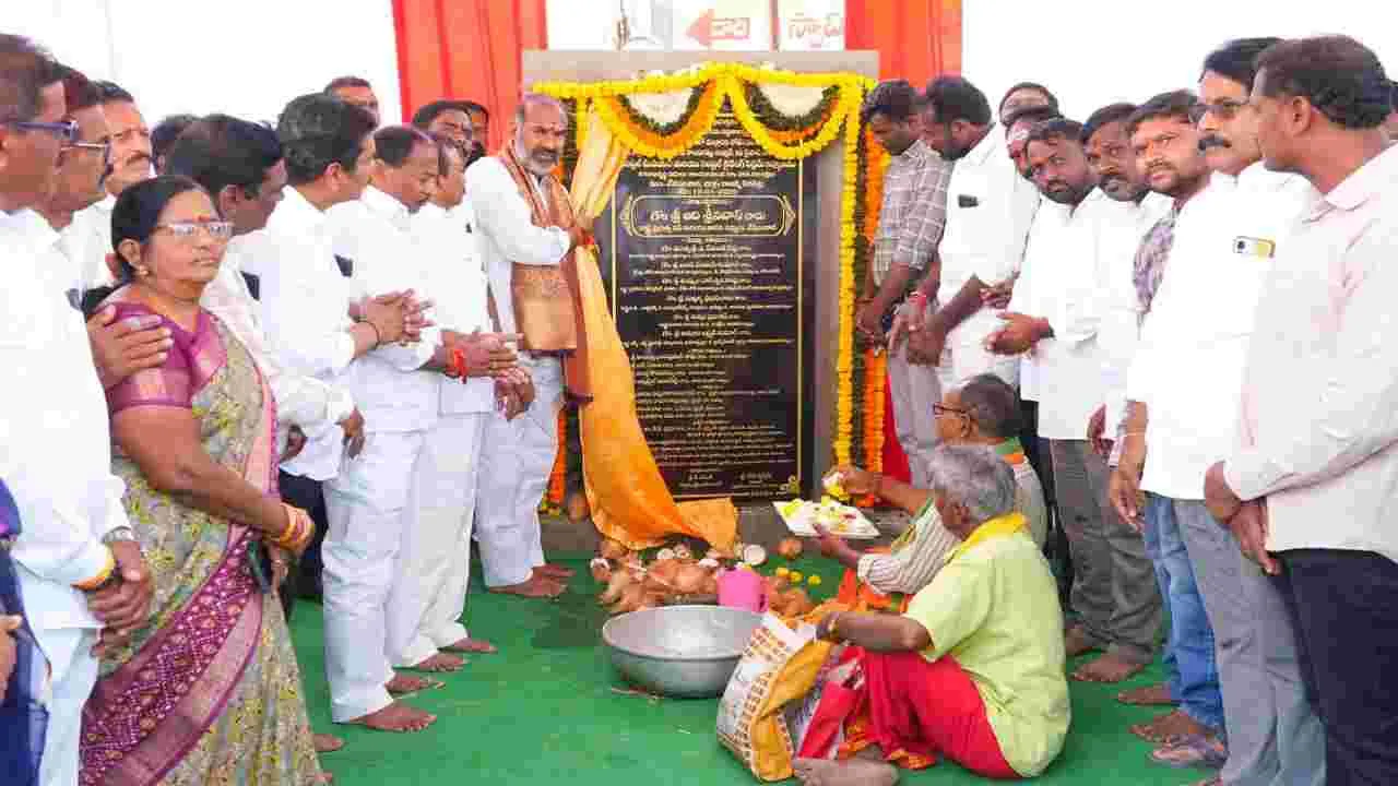 వేములవాడ పట్టణాన్ని సర్వాంగ సుందరంగా తీర్చిదిద్దుతాం