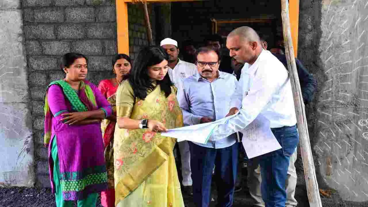 ఇందిరా మహిళా శక్తి భవన నిర్మాణ పనులు త్వరగా పూర్తి చేయాలి