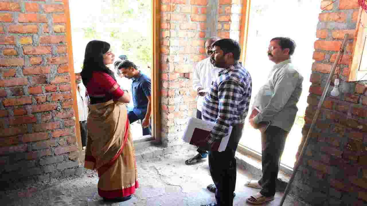 ఇందిరమ్మ ఇళ్ల నిర్మాణాలను త్వరగా పూర్తిచేయాలి