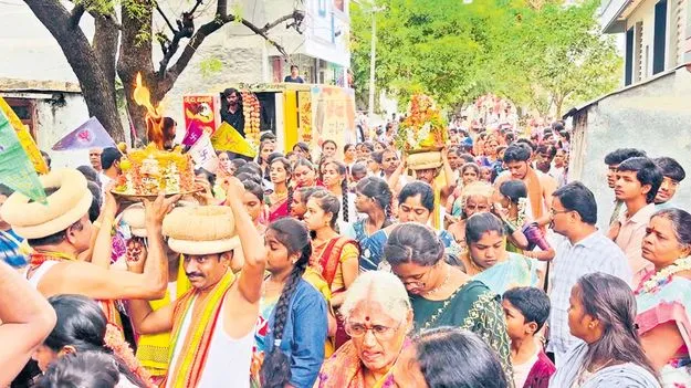 ఘనంగా చౌడేశ్వరికి జ్యోతులు