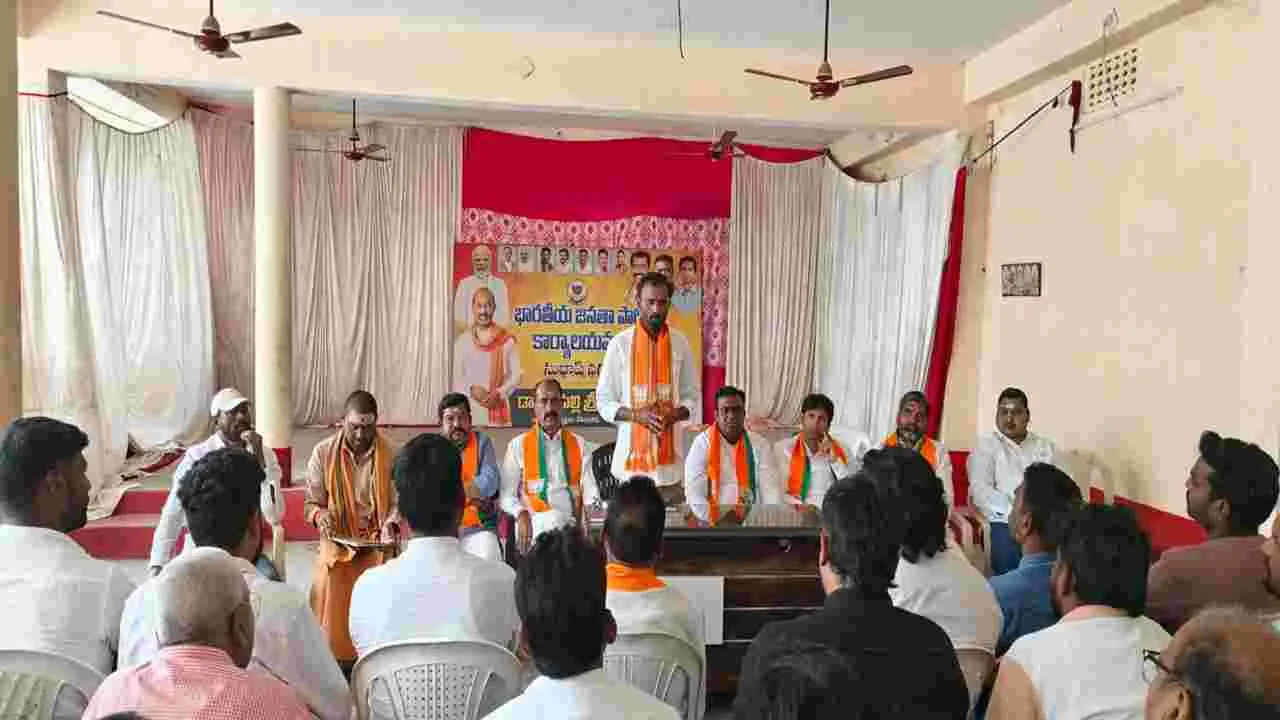 అభ్యర్థుల గెలుపునకు కృషి చేయాలి