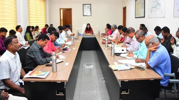 ఇందిరమ్మ ఇళ్ల నిర్మాణాల్లో వేగం పెంచాలి