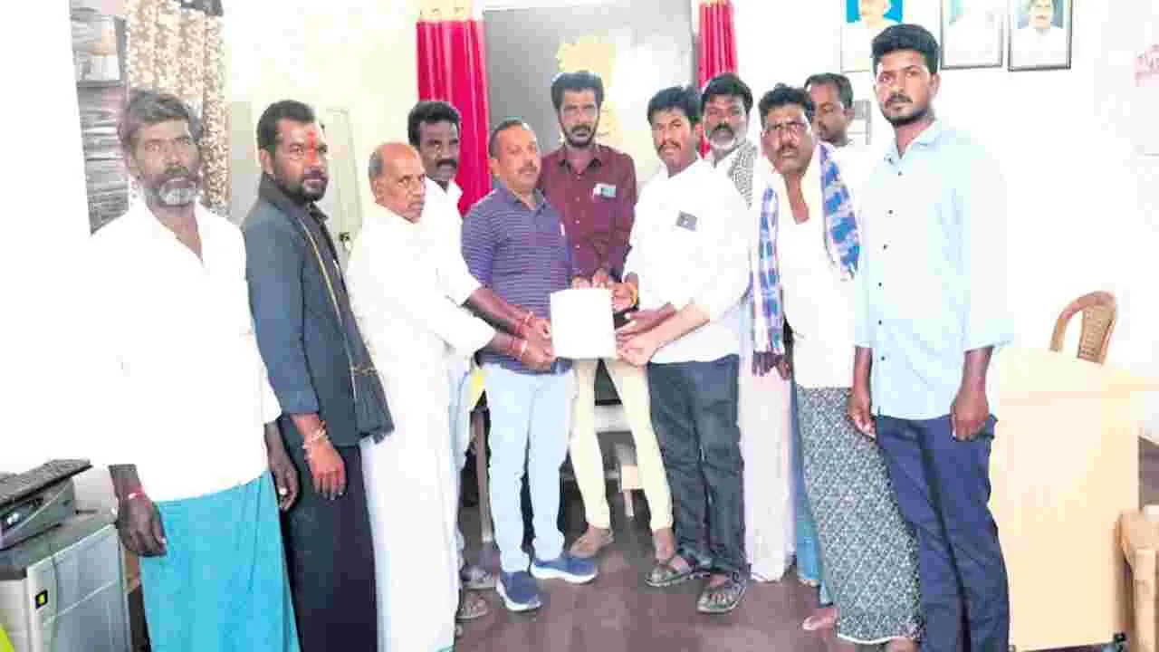 ‘ఆ భూములు మాకే ఇవ్వండి’