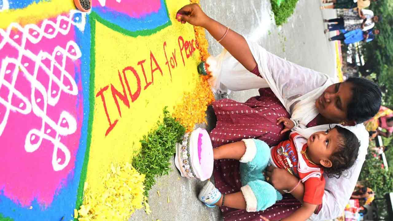 ABN Andhra Jyothy Muggula Competition: ఒంగోలు QIS ఇంజనీరింగ్ కాలేజీలో ABN ఆంధ్రజ్యోతి ముత్యాల ముగ్గుల పోటీలు