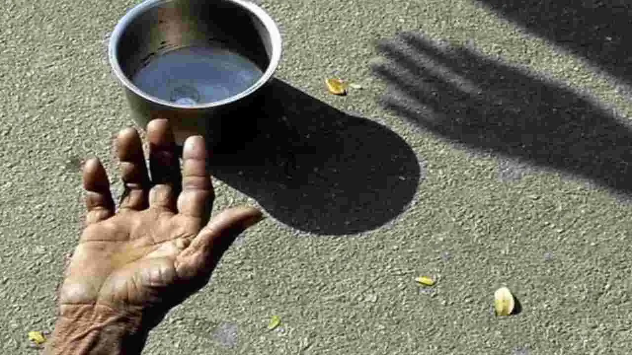 Beggar Accident -Cash Recovery: రోడ్డు ప్రమాదంలో యాచకుడి మృతి! అతడి డబ్బా‌‌ను చెక్ చేస్తే.. భారీ షాక్