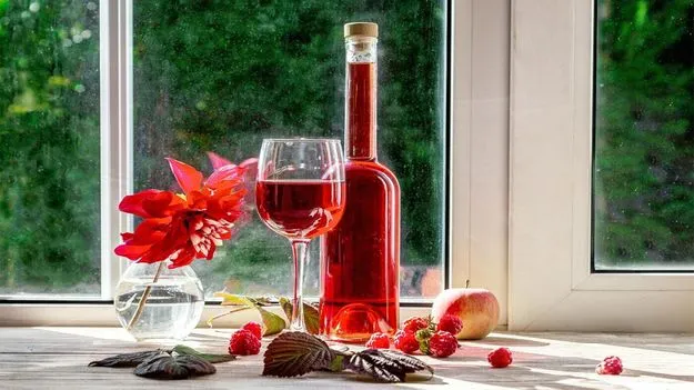 Hyderabad: ఖరీదైన మద్యం బాటిళ్లలో కల్తీ..