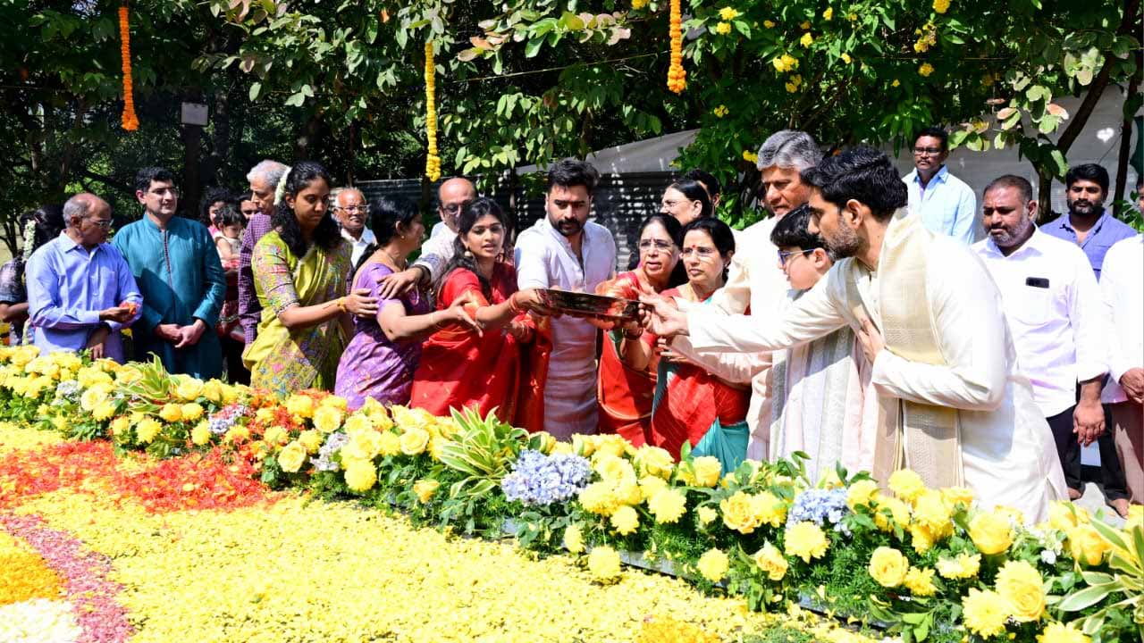 Sankranti Celebrations: సంక్రాంతి వేళ స్వగ్రామంలో సీఎం కుటుంబం సందడి