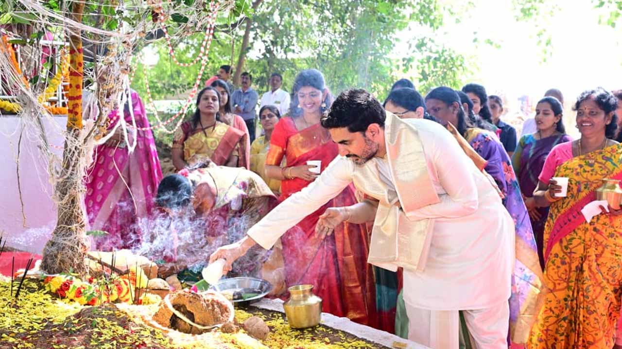Sankranti Celebrations: సంక్రాంతి వేళ స్వగ్రామంలో సీఎం కుటుంబం సందడి