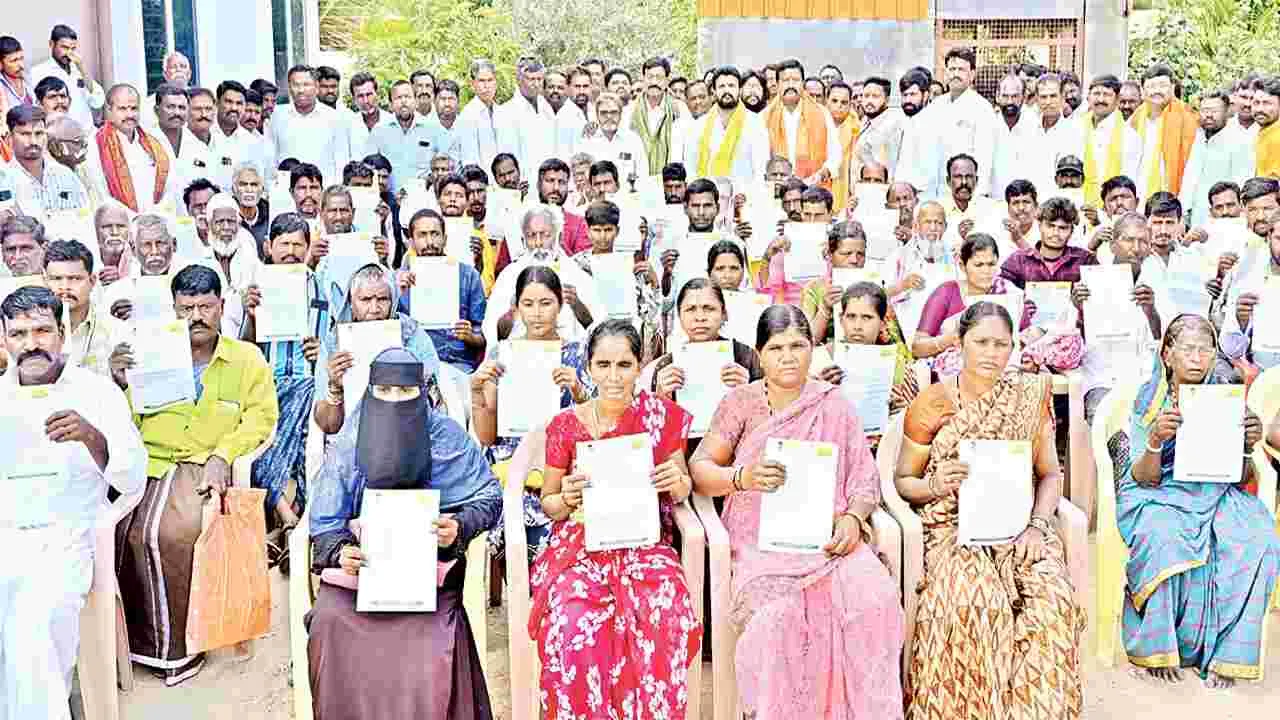 బాధిత కుటుంబాలకు అండగా ప్రభుత్వం