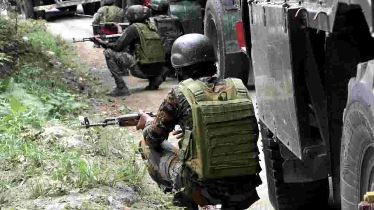 Jammu and Kashmir: జమ్మూకశ్మీర్‌లో ఎన్‌కౌంటర్... భద్రతా బలగాల ఉచ్చులో ముగ్గురు టెర్రరిస్టులు