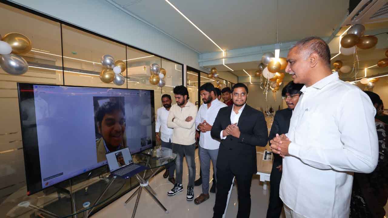 'Hustle Hive' ఏఐ ప్లాట్ ఫామ్‌ను ప్రారంభించిన మాజీ మంత్రి హరీశ్ రావు