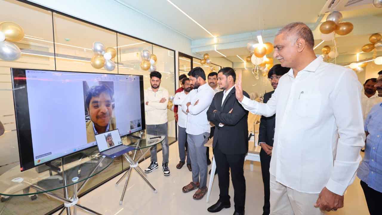 'Hustle Hive' ఏఐ ప్లాట్ ఫామ్‌ను ప్రారంభించిన మాజీ మంత్రి హరీశ్ రావు