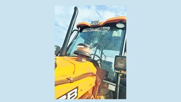 చింతగట్లలో కబ్జాదారుల వీరంగం