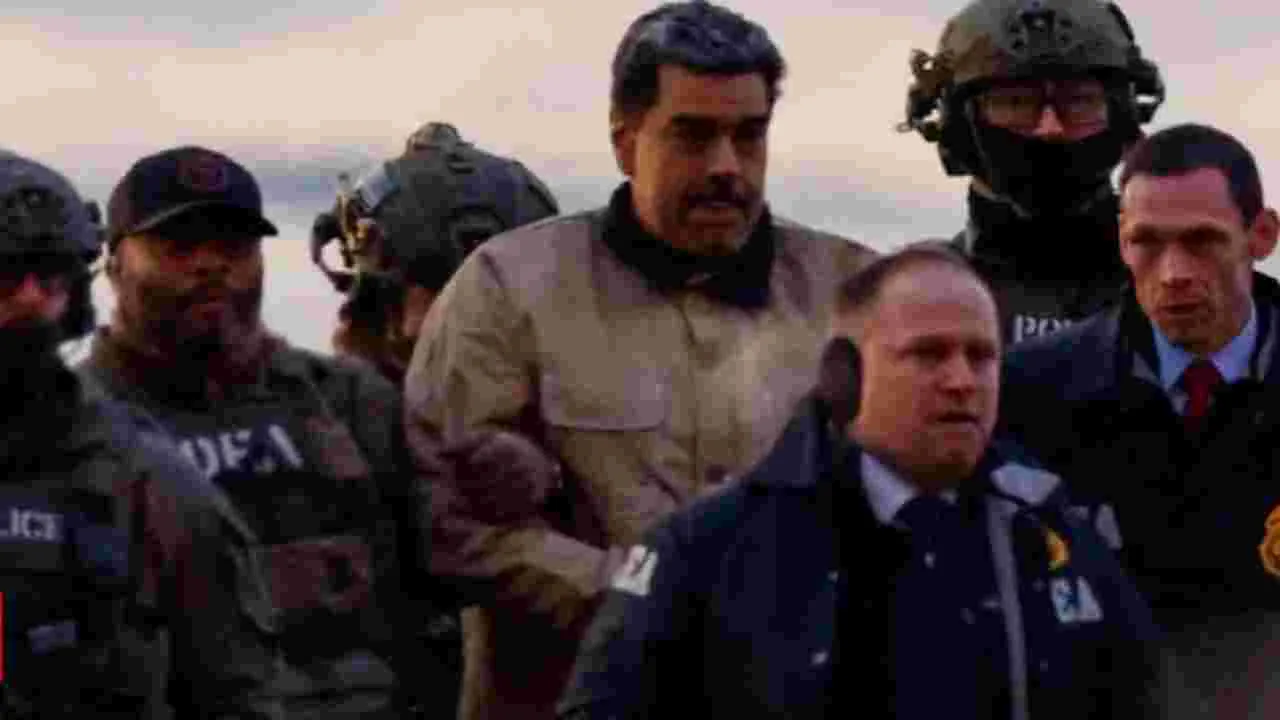 Maduro limps to courthouse: వెనెజువెలా మాజీ అధ్యక్షుడు మదురోకు గాయాలయ్యాయా.. వీడియో చూస్తే..