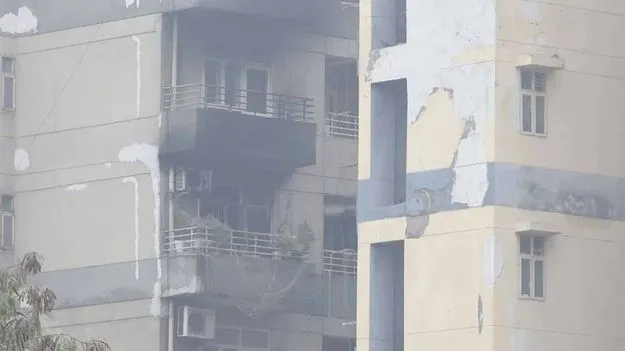 Delhi Metro Official  Family: ఘోర అగ్ని ప్రమాదం.. మెట్రో అధికారితో సహా..