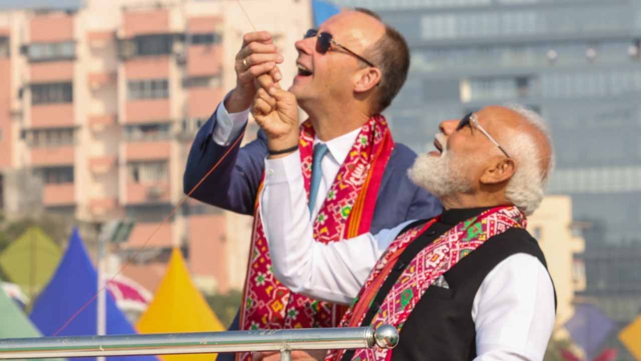 అహ్మదాబాద్‌లో అంతర్జాతీయ కైట్ ఫెస్టివల్‌లో పాల్గొన్న ప్రధాని మోదీ..