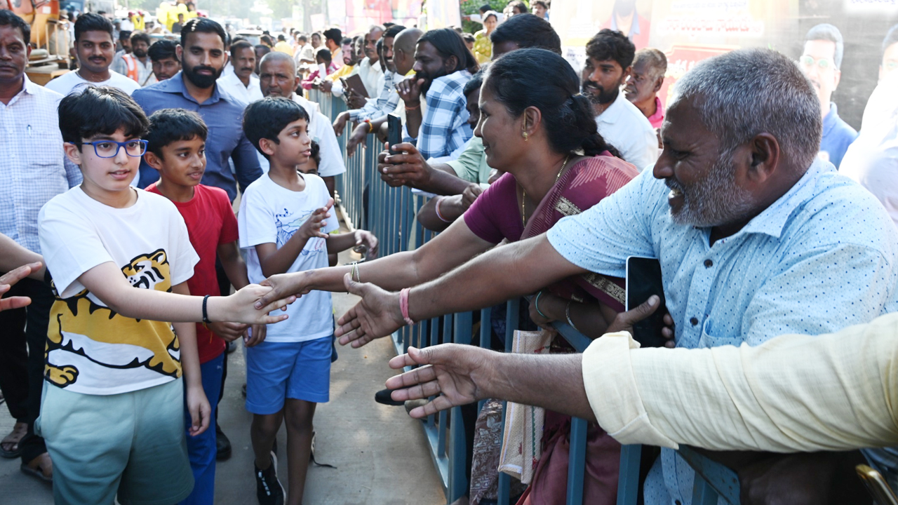 నారావారి పల్లెలో దేవాన్ష్ సందడి..