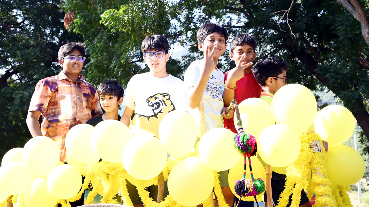 నారావారి పల్లెలో దేవాన్ష్ సందడి..