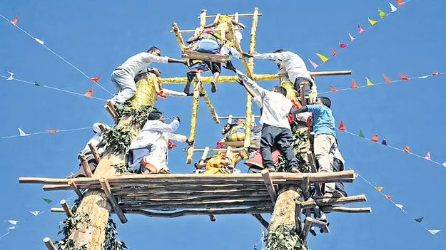 వైభవంగా రామడోలీ ఉయ్యాల పండుగ