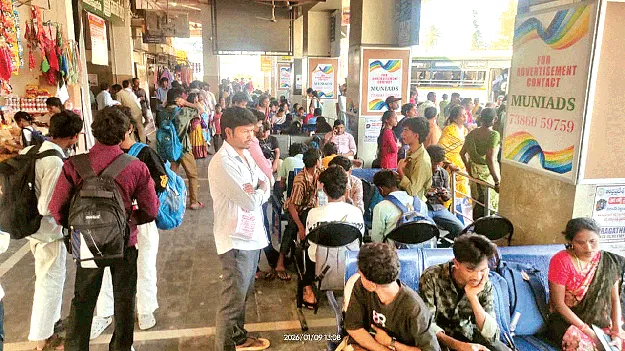 No Buses    రద్దీకి తగ్గట్టుగా బస్సులేవీ?