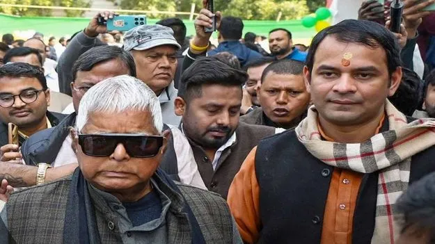 Makar Sankranti Feast: తేజ్ మకరసంక్రాతి విందుకు లాలూ.. మళ్లీ దగ్గరవుతున్న సంకేతాలు