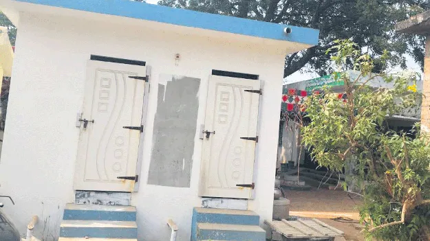 ప్రజా మరుగుదొడ్లు లేక అవస్థలు