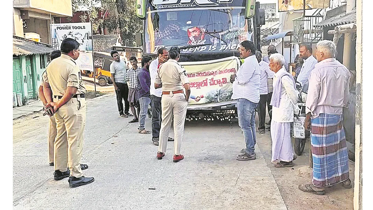 నారావారిపల్లె బస్సు యాత్రకు  బ్రేక్‌